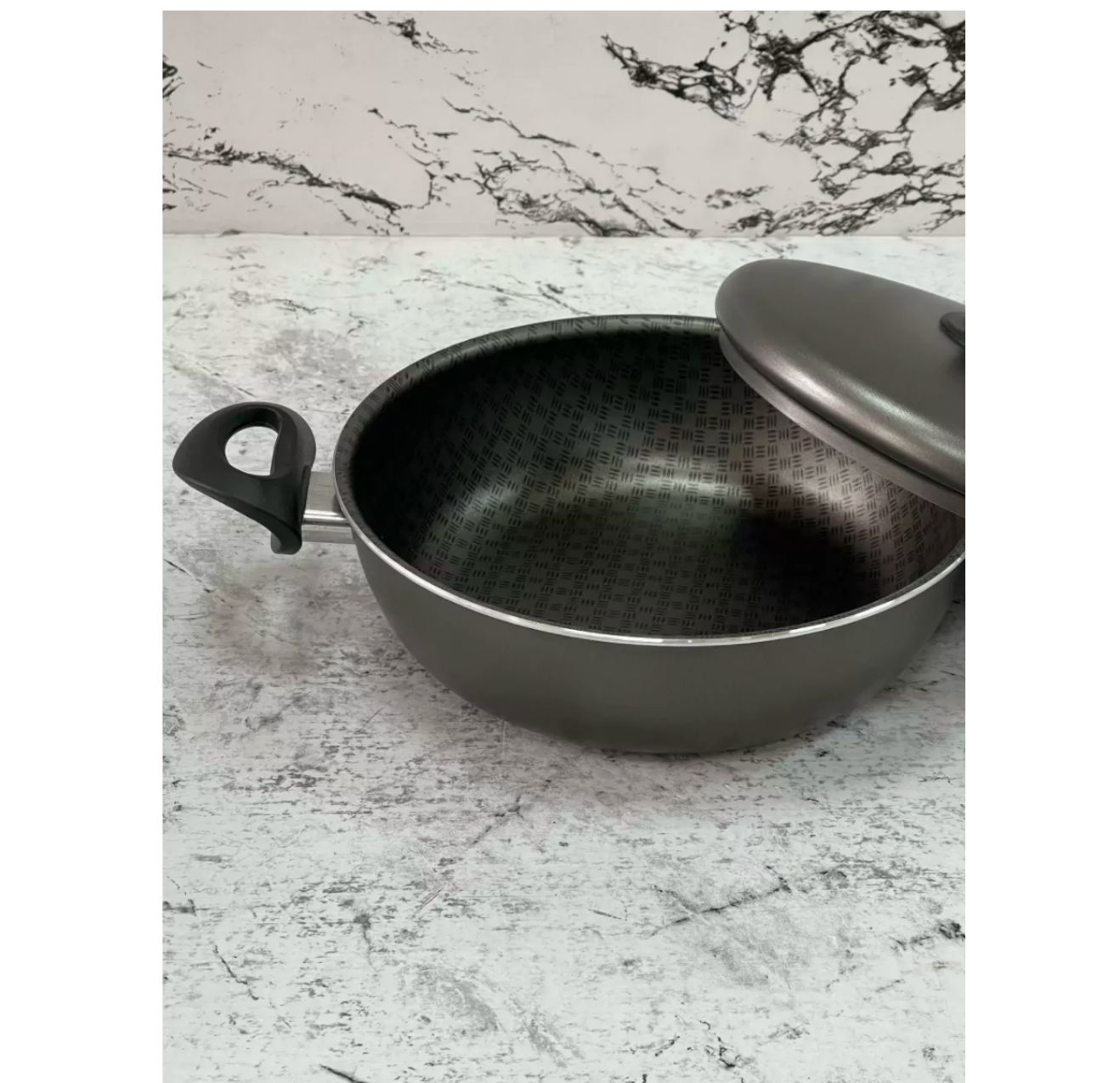 Arrocera Tramontina Paris en Aluminio con Revestimiento Interno y Externo Antiadherente Starflon Max Plomo con Tapa de Aluminio 26 cm 3,6 L
