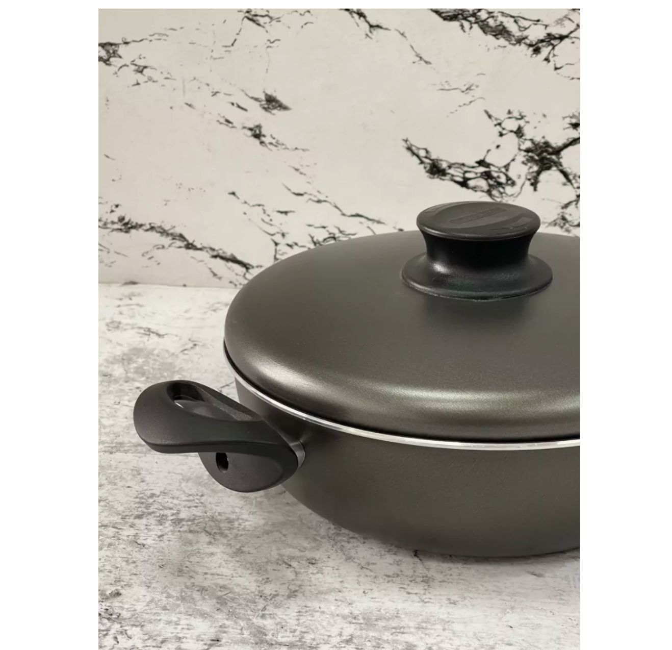 Arrocera Tramontina Paris en Aluminio con Revestimiento Interno y Externo Antiadherente Starflon Max Plomo con Tapa de Aluminio 26 cm 3,6 L
