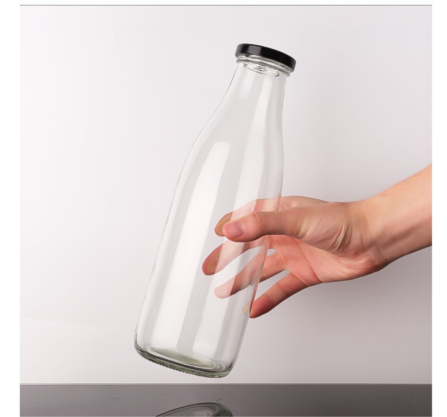 Botella de Vidrio 1 litro Tapa de Rosca Hermetica en metal 26x8,6 cm