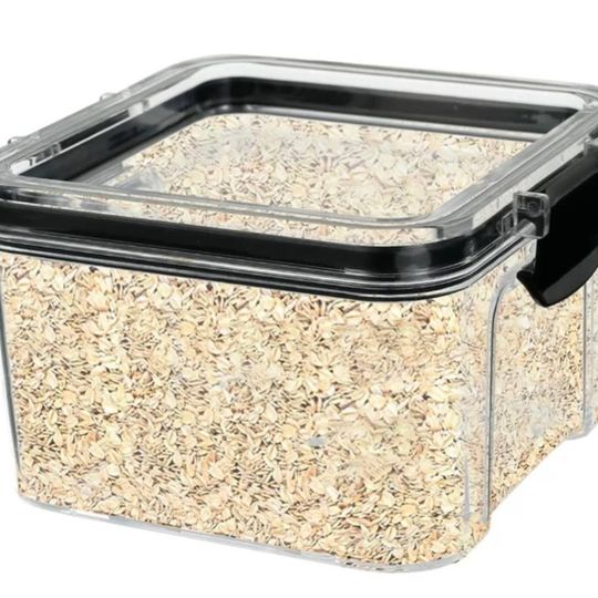 Contenedor hermético con clip PET, base cuadrada. 700ml 10,4x10,4x9,5cm.