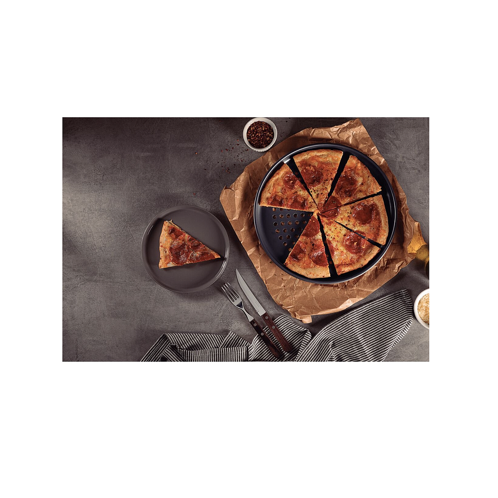 Asadera para pizza perforada Tramontina Brasil en aluminio con revestimiento interno y externo antiadherente Starflon Max grafito 30 cm