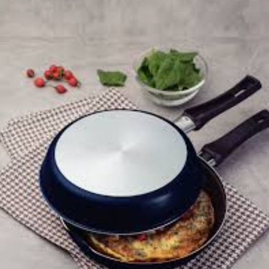 Omeletera Tramontina Ravena en Aluminio con Revestimiento Interno Antiadherente Starflon Max con Mangos Baquelita 20 cm Azul

