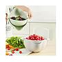 Escurridor de vegetales de plástico con bowl.